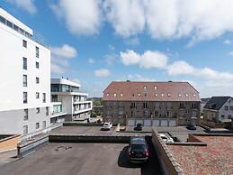 Apartment With Frontal sea View in Raversijde
