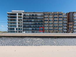 Apartment With Frontal sea View in Raversijde
