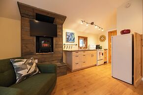 Downtown Whitehorse - Treehouse