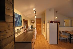 Downtown Whitehorse - Treehouse