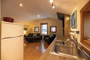 Downtown Whitehorse - Treehouse