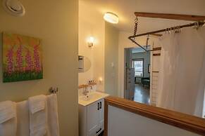 Downtown Whitehorse - Treehouse