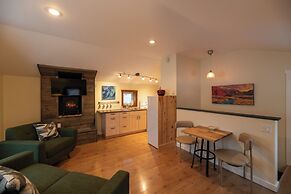 Downtown Whitehorse - Treehouse