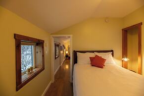 Downtown Whitehorse - Treehouse