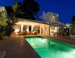 Lavish Villa Near Cala Llonga