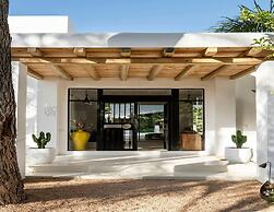 Lavish Villa Near Cala Llonga