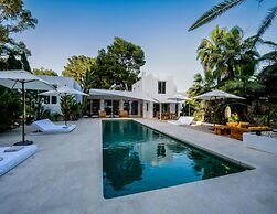 Lavish Villa Near Cala Llonga