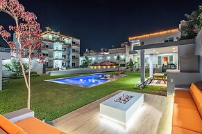 Loft with Pools and Rooftop Sky Bar
