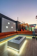 Loft with Pools and Rooftop Sky Bar
