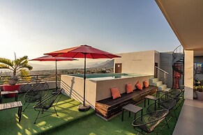 Loft with Pools and Rooftop Sky Bar