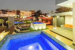 Loft with Pools and Rooftop Sky Bar