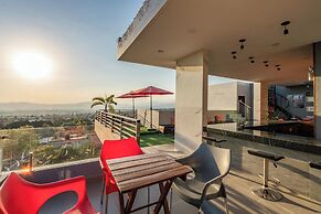 Loft with Pools and Rooftop Sky Bar
