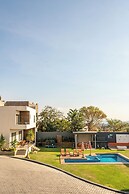 Loft with Pools and Rooftop Sky Bar