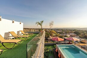 Loft with Pools and Rooftop Sky Bar