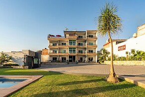 Loft with Pools and Rooftop Sky Bar