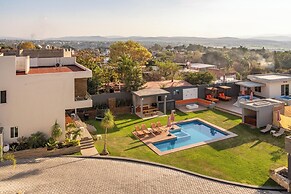 Loft with Pools and Rooftop Sky Bar