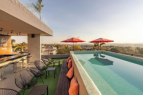Loft with Pools and Rooftop Sky Bar