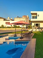 Loft with Pools and Rooftop Sky Bar