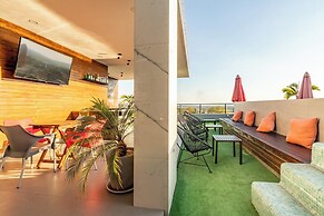 Loft with Pools and Rooftop Sky Bar