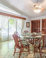 Delightful Family Retreat With Pool