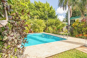 Delightful Family Retreat With Pool