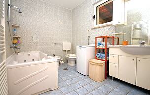 Picturesque Escape Holiday Home With Pool and Sauna