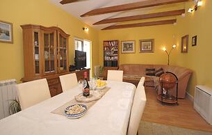 Picturesque Escape Holiday Home With Pool and Sauna