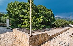 Picturesque Escape Holiday Home With Pool and Sauna