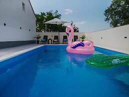 Tranquil Getaway Villa Prapatnica With Pool and Garden