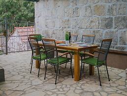 Tranquil Getaway Villa Prapatnica With Pool and Garden