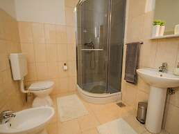 Tranquil Getaway Villa Prapatnica With Pool and Garden