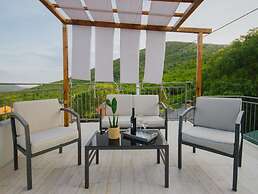 Tranquil Getaway Villa Prapatnica With Pool and Garden