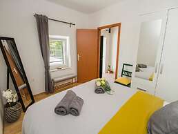 Tranquil Getaway Villa Prapatnica With Pool and Garden