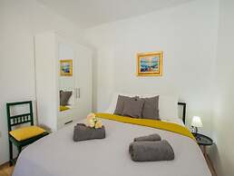 Tranquil Getaway Villa Prapatnica With Pool and Garden