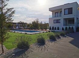 Modern Villa With Private Heated Pool and Lounge Area for a Relaxing S
