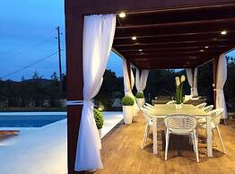 Modern Villa With Private Heated Pool and Lounge Area for a Relaxing S