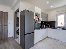 Trendy and Chic Apartment With Terrace and Private Garden