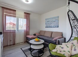 Trendy and Chic Apartment With Terrace and Private Garden