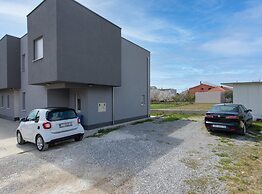 Trendy and Chic Apartment With Terrace and Private Garden