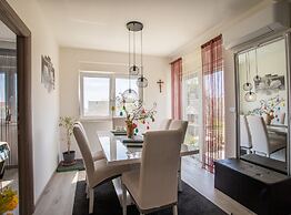 Trendy and Chic Apartment With Terrace and Private Garden