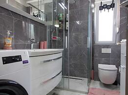 Trendy and Chic Apartment With Terrace and Private Garden