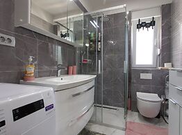 Trendy and Chic Apartment With Terrace and Private Garden