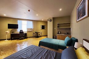 Freddo Studio Apartelle