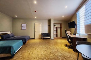 Freddo Studio Apartelle