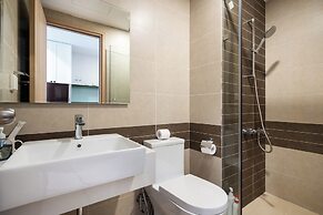 Refined Saigon - Rivergate Apartment