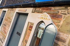 Barometer Cottage in Broughty Ferry