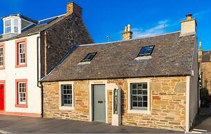 Barometer Cottage in Broughty Ferry