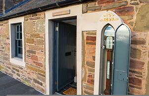 Barometer Cottage in Broughty Ferry