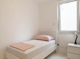 Spacious Povljana Apartment With Sea View and Terrace