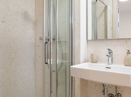 Spacious Povljana Apartment With Sea View and Terrace